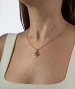 COLGANTE ACABADO EN ORO 18KT CRUZ PIEDRA... - Imagen 2